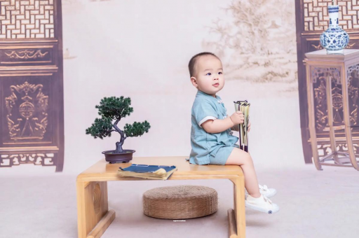 宜春宝宝眼睛肿是什么原因